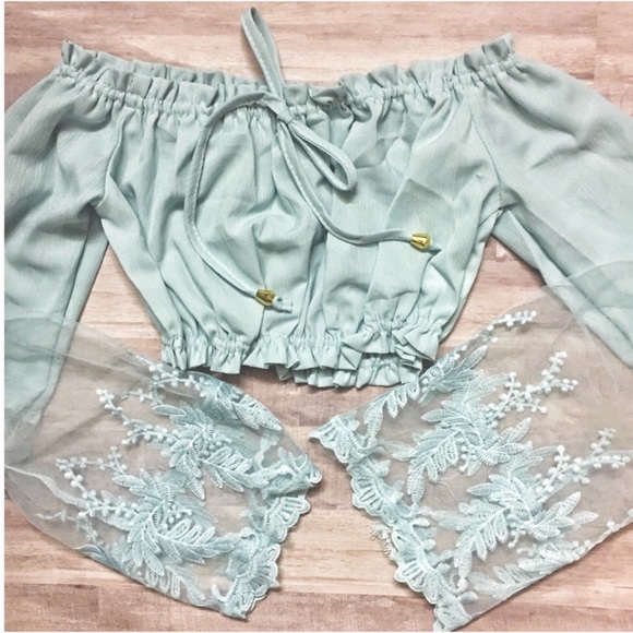 Flirtatious green lacey blouse off the shoulder - Picture 1 of 2